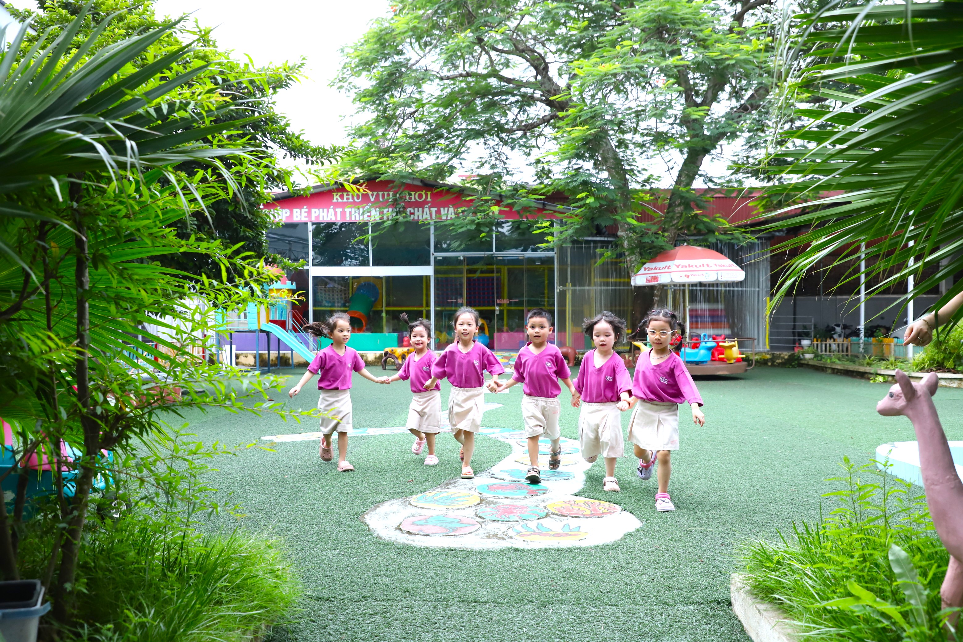Một ngày của bé ở trường