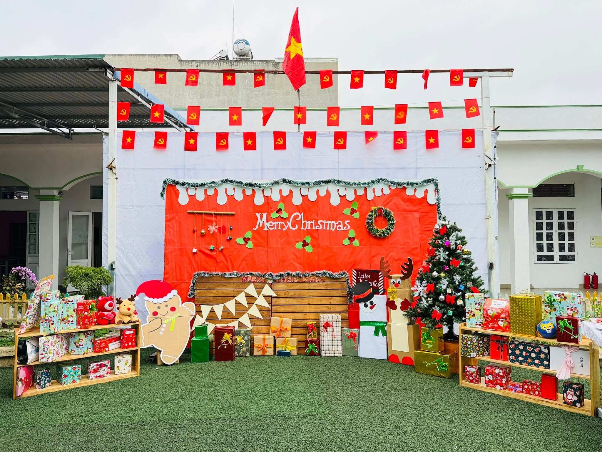 Tiệc Giáng sinh – Rộn ràng niềm vui, ấm áp yêu thương