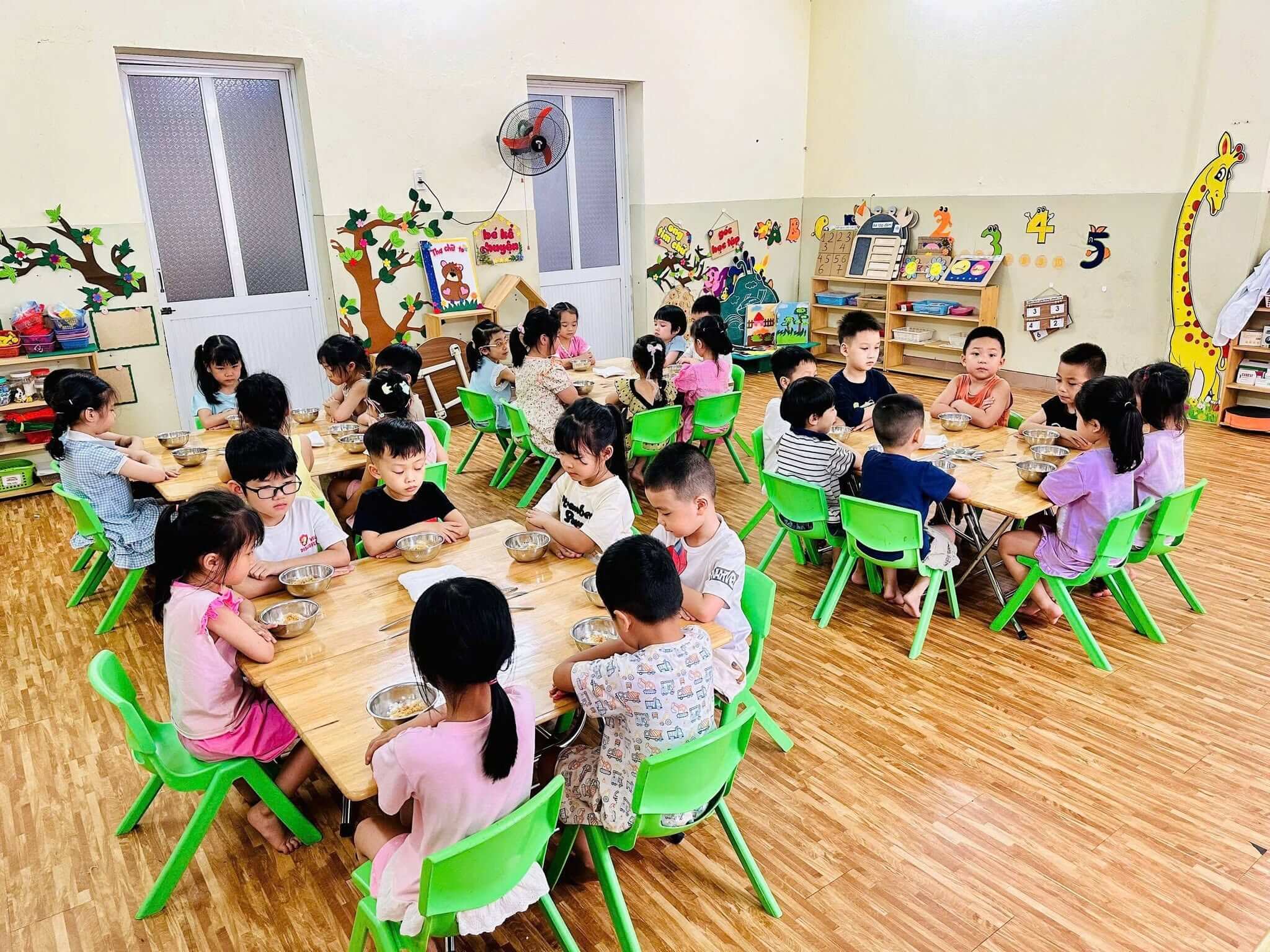 Bữa trưa của bé